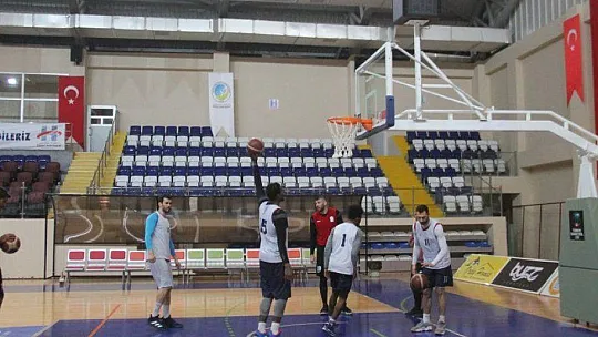 Beşiktaş taraftarlarından atkı kampanyasına destek 