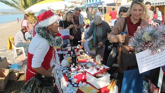 Christmas pazarı Fethiye'yi canlandırdı