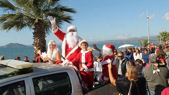 Christmas pazarı Fethiye'yi canlandırdı