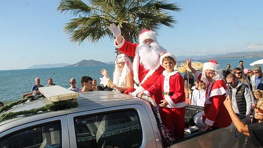 Christmas pazarı Fethiye'yi canlandırdı