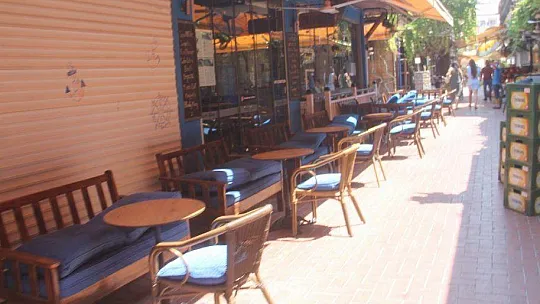 KENDİ KENDİLERİNİ YAKTILAR