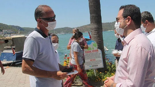 FETHİYE'DE KAYMAKAMDAN MASKE DENETLEMESİ