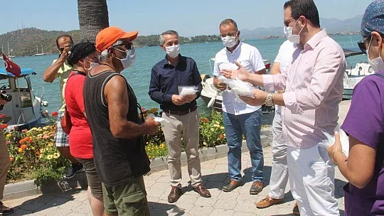 FETHİYE'DE KAYMAKAMDAN MASKE DENETLEMESİ