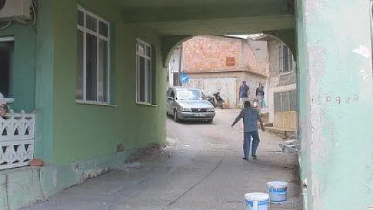 ALTINDAN YOL GEÇEN TEK CAMİ