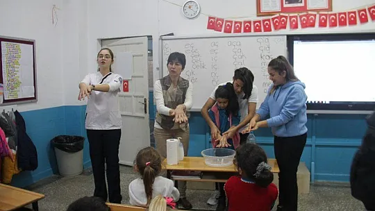'Minik Eller Su ve Sabunla Buluşuyor'