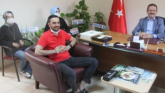 Beşiktaş taraftarlarından AK Partili Öztürk'e nezaket ziyaret