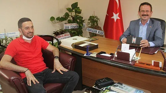 Beşiktaş taraftarlarından AK Partili Öztürk'e nezaket ziyaret