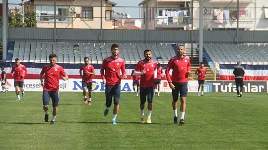 Teknik Direktör Kaya ilk antrenmanına çıktı