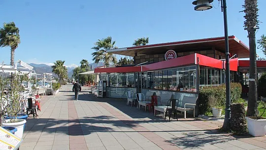 Fethiye'de sahil bandı bomboş kaldı 