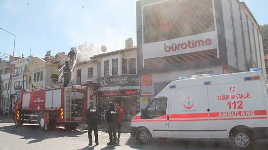 Ekmek fırını çatısında çıkan yangın korkuttu 