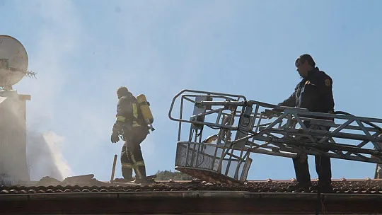 Ekmek fırını çatısında çıkan yangın korkuttu 