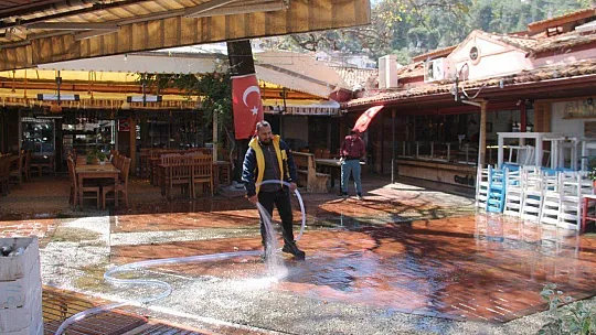 Fethiye'de sahil bandı bomboş kaldı 