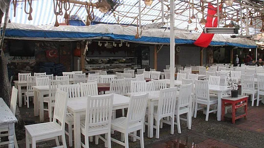 Fethiye'de sahil bandı bomboş kaldı 