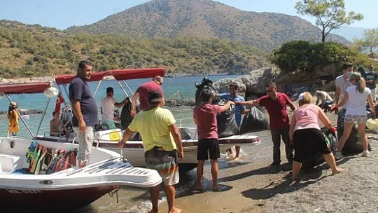 2 TON CİVARINDA ÇÖP TOPLANDI