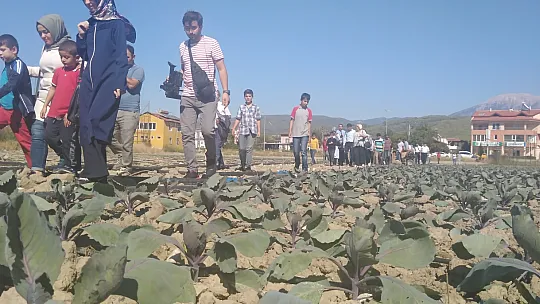 Özel çocukların toprağa dokunma sevinci