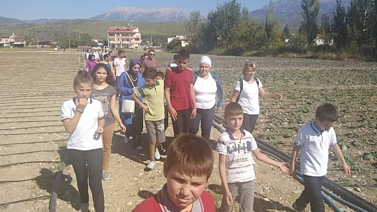 Özel çocukların toprağa dokunma sevinci