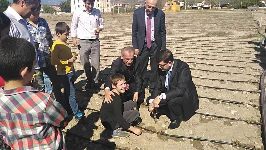 Özel çocukların toprağa dokunma sevinci