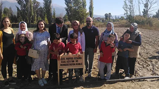 Özel çocukların toprağa dokunma sevinci