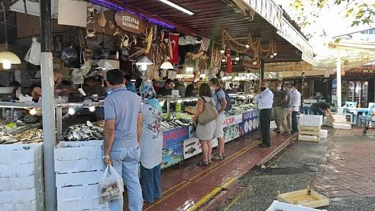 FETHİYELİ BALIKÇILAR SEZONDAN UMUTLU