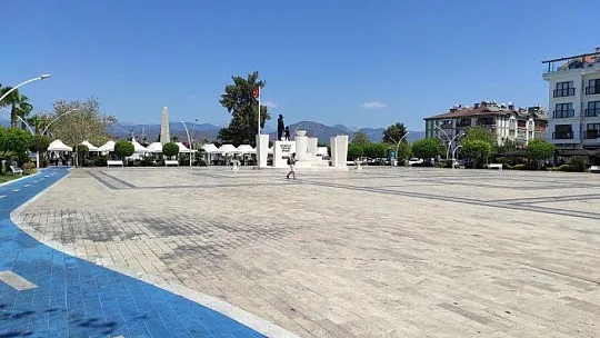 Fethiye'de Hava Sıcaklığı Sokak ve Caddeleri Boşalttı