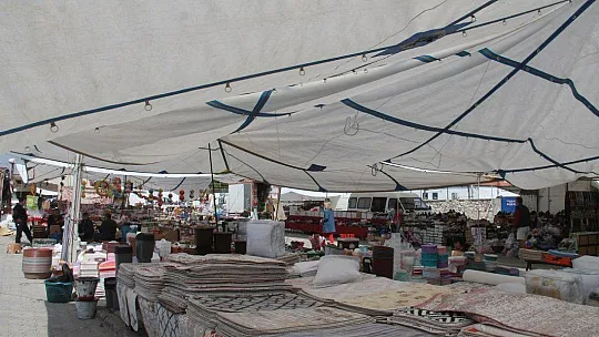 Salı Pazarı'nda Sessizlik Hakimdi 