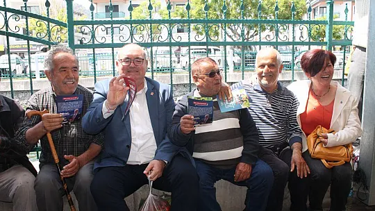 Aday Demir, pazar esnafıyla buluştu