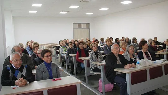 Gökmen, 'Nazım sevginin şairidir'