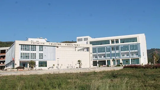 Gökmen, 'Nazım sevginin şairidir'