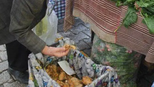 Yeni Yıl Alışverişleri Salı Pazarı'ndan Yapıldı