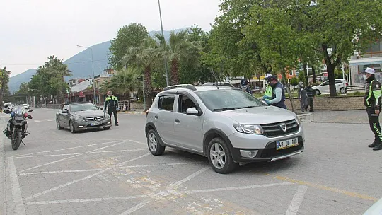 Fethiye'de Polisten Barkodlu Denetim