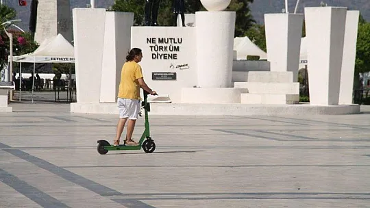 Martı Scooter Fethiye sokaklarında
