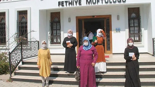 HAFIZLAR SINAVDA TER DÖKTÜ