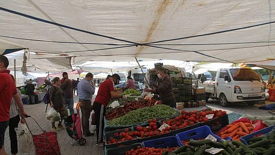 Salı Pazarı'nda Ramazan öncesi yoğunluk 