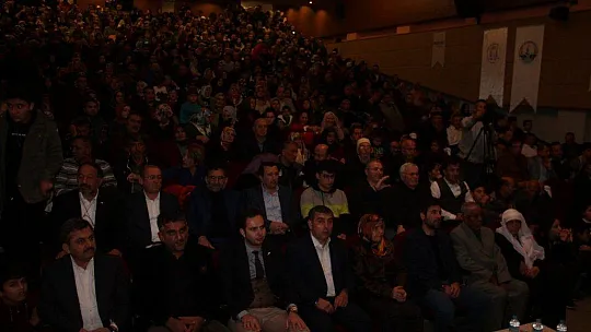 Hayati İnanç'a olan ilgi salona sığmadı