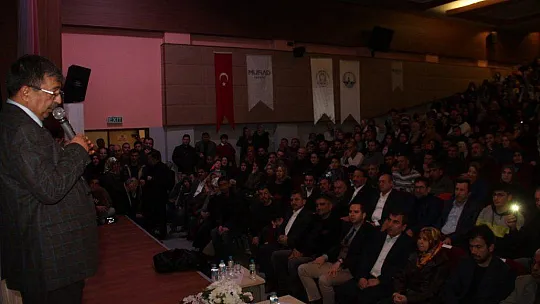 Hayati İnanç'a olan ilgi salona sığmadı