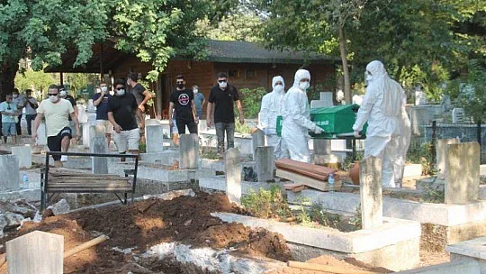 KADINLAR BİRLİĞİ'NİN ZEYNEP ABLASI SON YOLCULUĞUNA UĞURLANDI