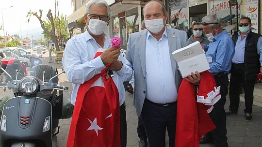 Büyükşehir Belediyesi 3 Bin Adet Türk Bayrağı Dağıttı 