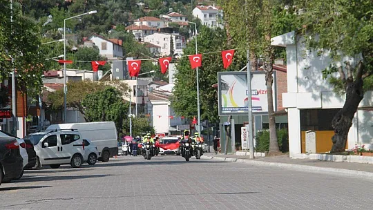 Emniyet ekiplerinden renkli kutlama 