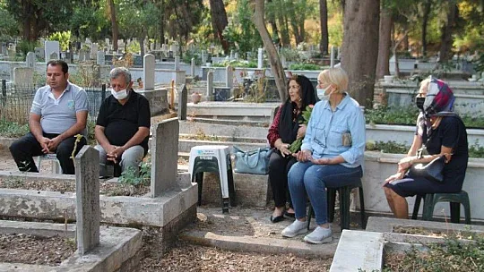 Türk Kadınlar Birliğinden kabir ziyaretleri