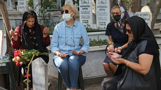 Türk Kadınlar Birliğinden kabir ziyaretleri