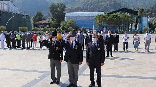 FETHİYE'DE GAZİLER GÜNÜ TÖRENLE KUTLANDI