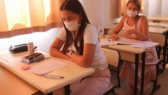 FETHİYE'DE YAŞAYAN YABANCILAR TÜRKÇE ÖĞRENİYOR