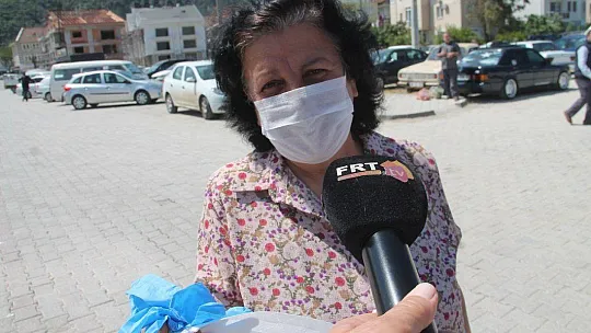 Türk Kızılayı, Maske ve Dezenfektan Dağıttı