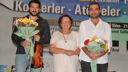 Şair Ataol Behramoğlu İle Şarkıcı Mehtap Meral Sevenleriyle Buluştu