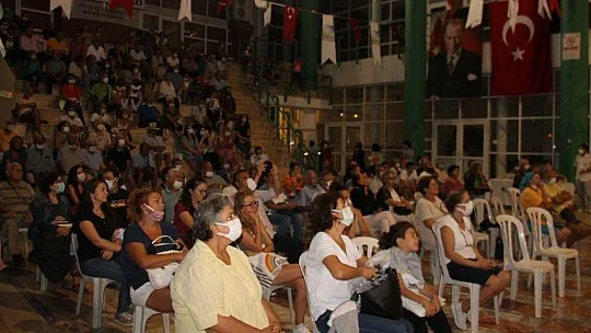 Şair Ataol Behramoğlu İle Şarkıcı Mehtap Meral Sevenleriyle Buluştu