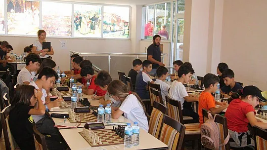 Sporfest Satranç Turnuvasına yoğun ilgi