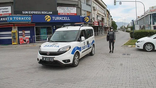 Fethiye'deki Kısıtlamada Çocuklar Uçurtma Uçurdu