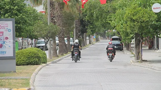 Fethiye'deki Kısıtlamada Çocuklar Uçurtma Uçurdu