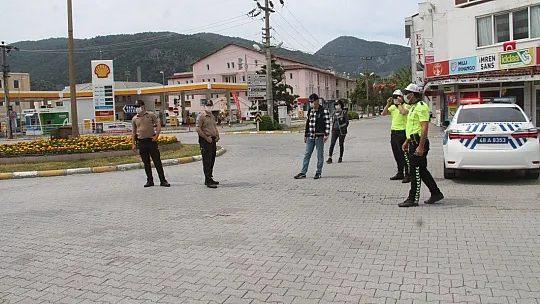 Fethiye'deki Kısıtlamada Çocuklar Uçurtma Uçurdu
