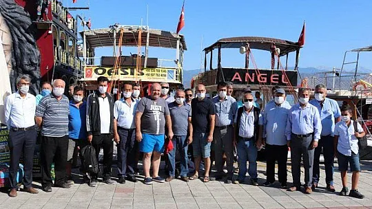 İLÇE BAŞKANI DEMİR'DEN MUHTARLARA JEST